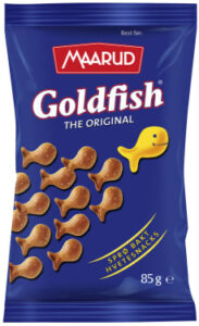 En pose Maarud Goldfish